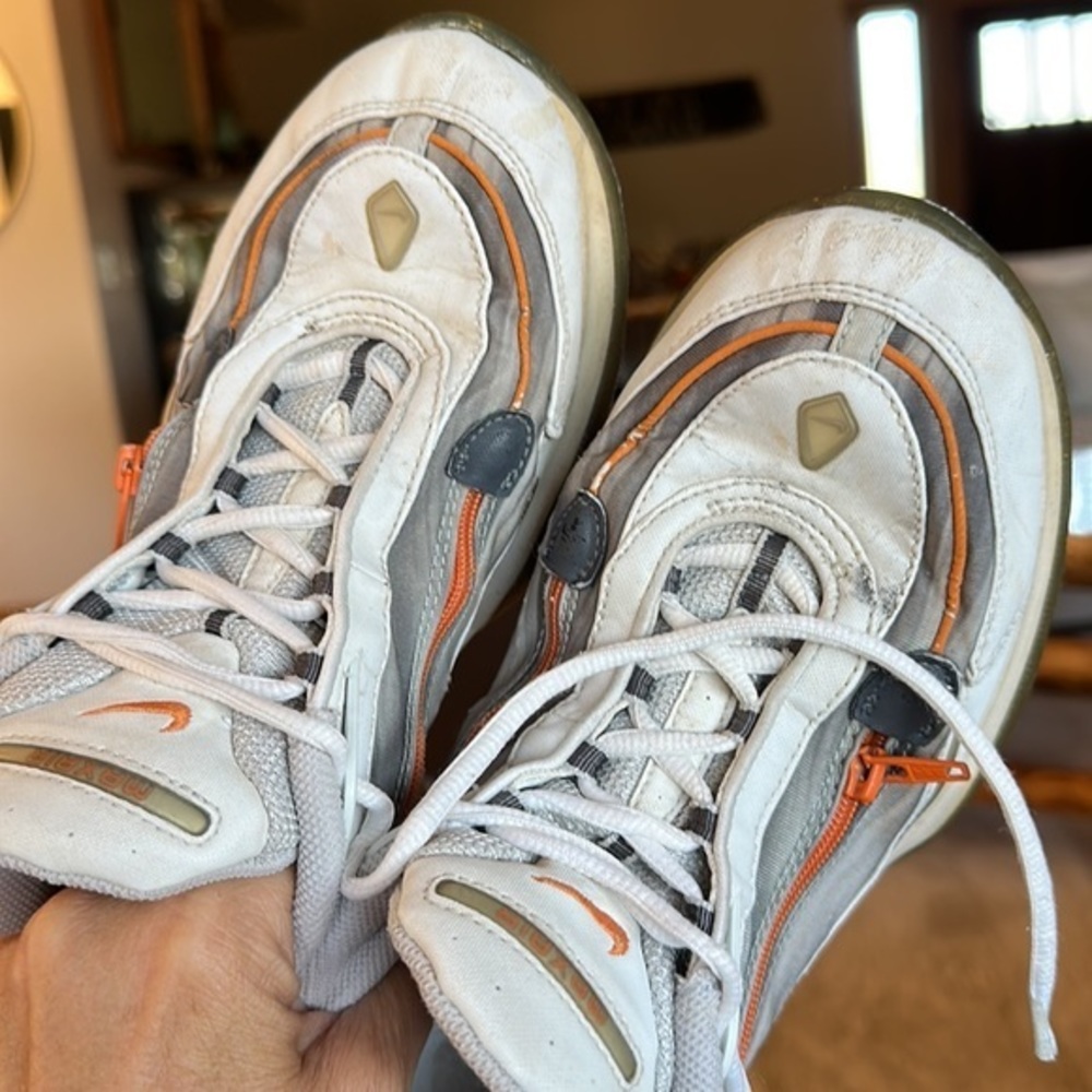 Nike MaxAir size 10 tennis shoes running shoes workout shoes sneakers size 10